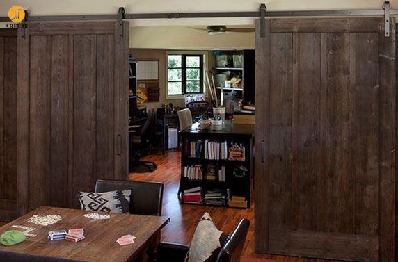 25 ایده استفاده از درب کشویی چوبی در دکوراسیون منزل