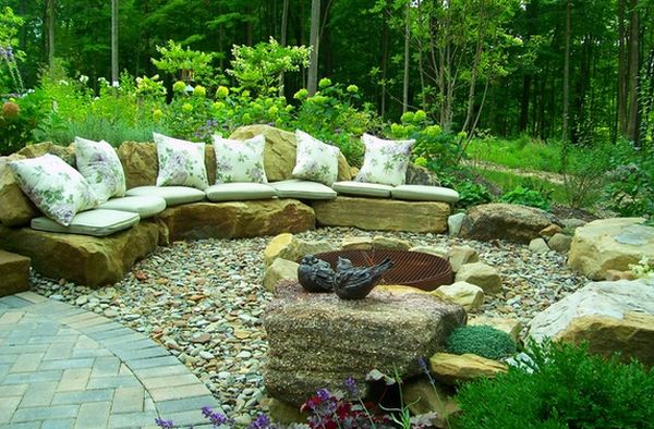 استفاده از سنگ برای محوطه سازی حیاط و باغ