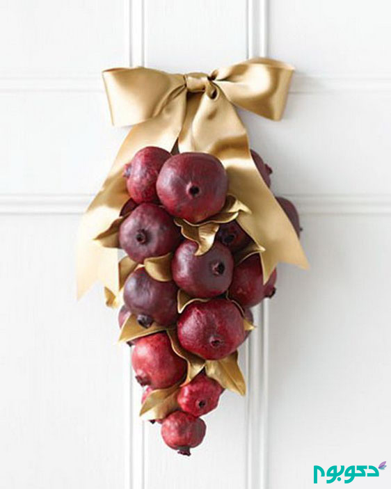 19-adorable-pomegranate-and-gold-ribbon-door-hanging