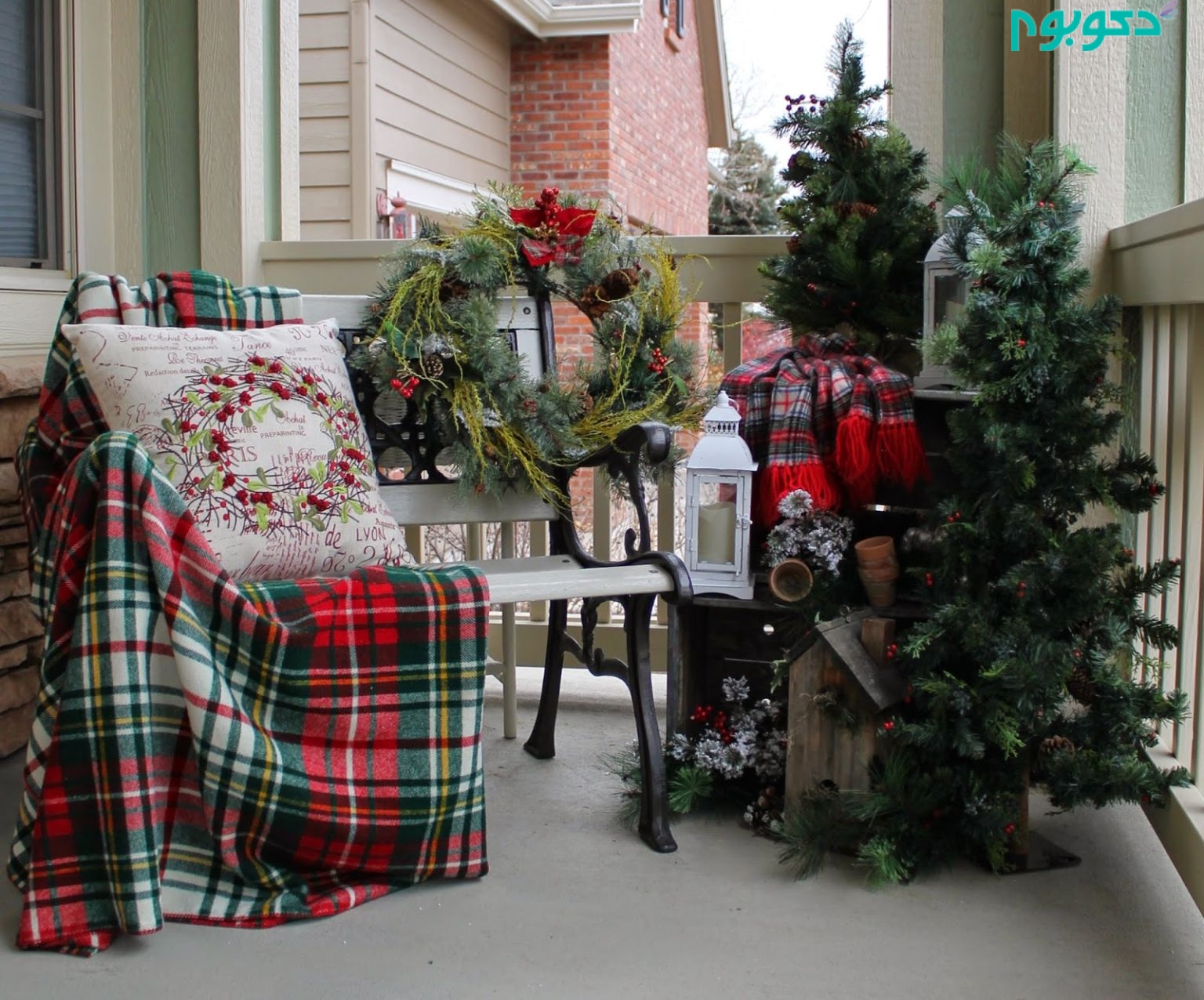 07-holiday-welcome-bench-outdoor-decoration-idea-christmas-homebnc-768x638@2x.jpg