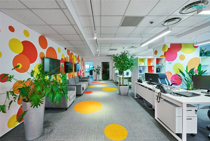 طراحی داخلی دفتر کاری رنگارنگ