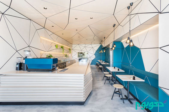 دکوراسیون داخلی کافه با پانل هایی با اشکال هندسی
