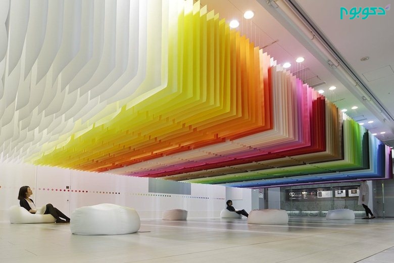 طراحی داخلی ۱۰۰ رنگ در نمایشگاهی تعاملی