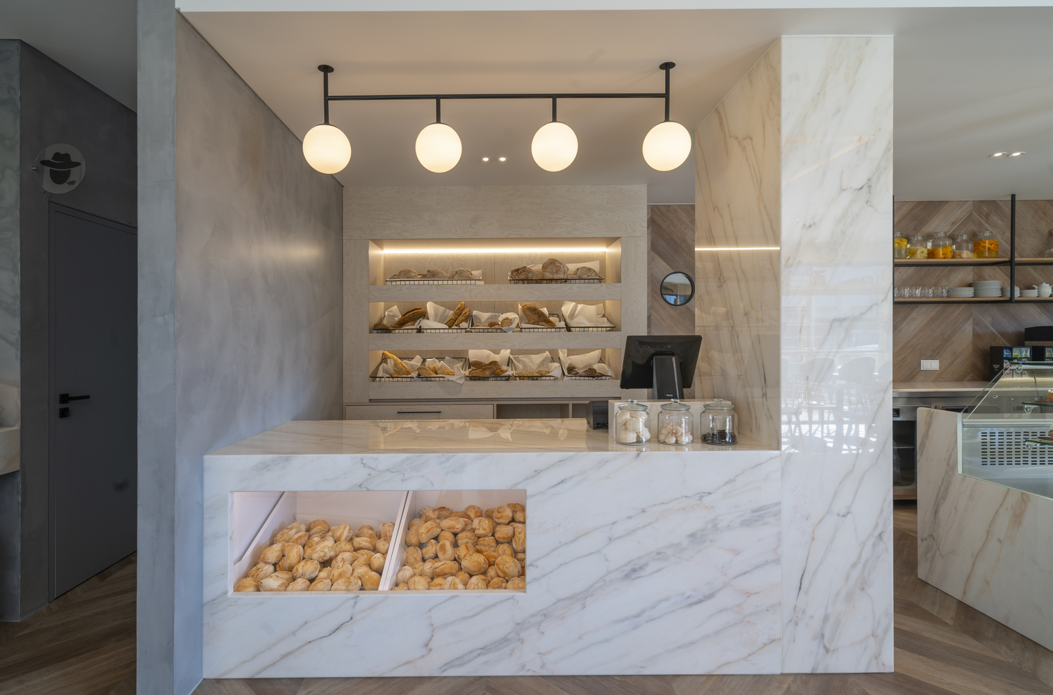 بازسازی و طراحی داخلی منحصر به فرد نانوایی و کافه قنادی