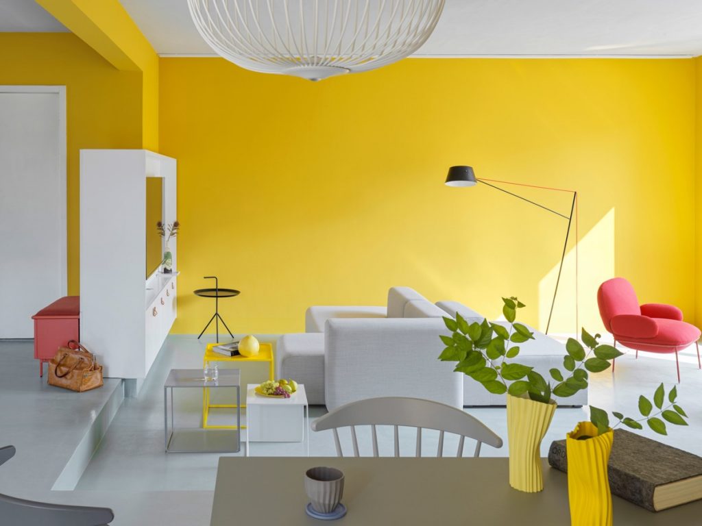 دکوراسیون داخلی جسورانه آپارتمانی به رنگ زرد و سفید