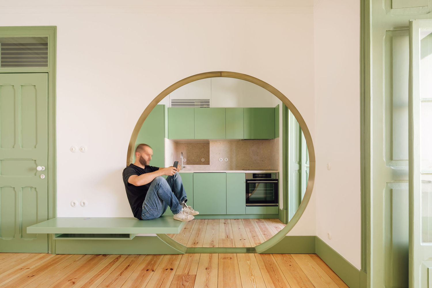 دهانه دایره‌ای در طراحی داخلی آپارتمان ۸۵ متری