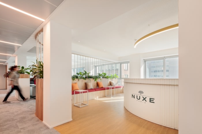 طراحی داخلی دفتر کار برند آرایشی زیبایی  Nuxe