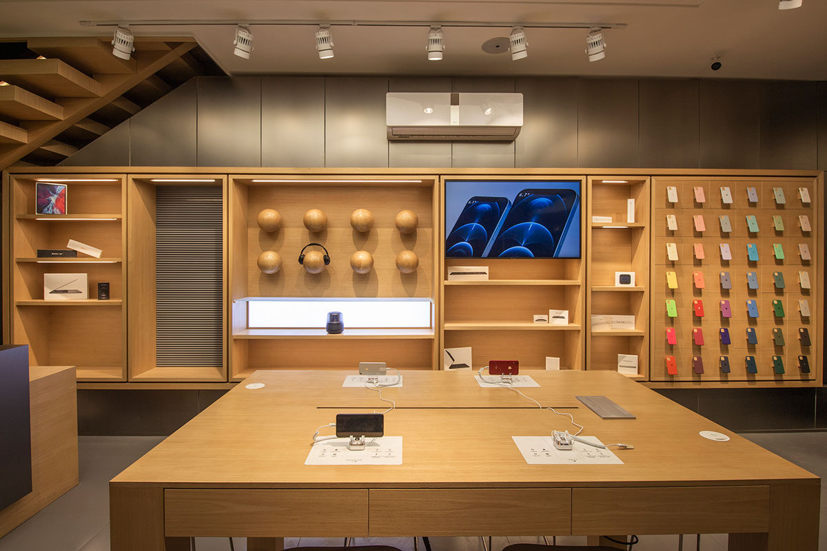 طراحی فروشگاه اپل آی تک،آتلیه معماری فیروزمندان