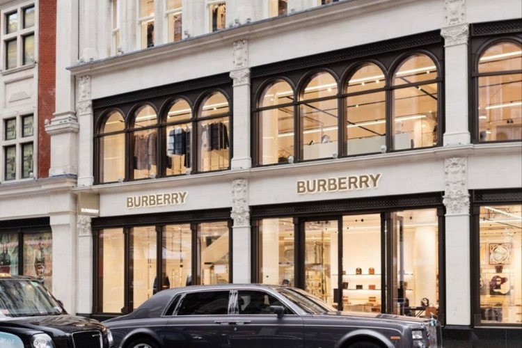 Burberry 30 مدل نمای مغازه رومی
