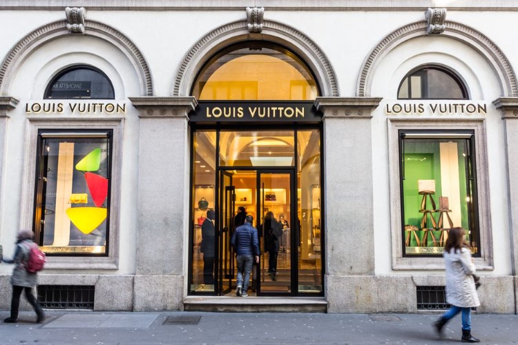 لویی ویتون در میلان 30 مدل نمای مغازه رومی