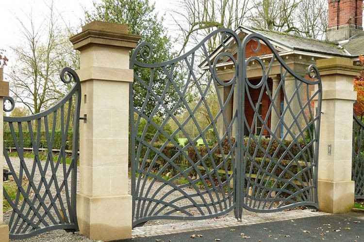 ست درب و دروازه آهنی با ستون بتنی طراحی ورودی باغ ویلا